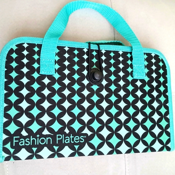 Fashion Plates with Carrying Case - Picture 3 of 3